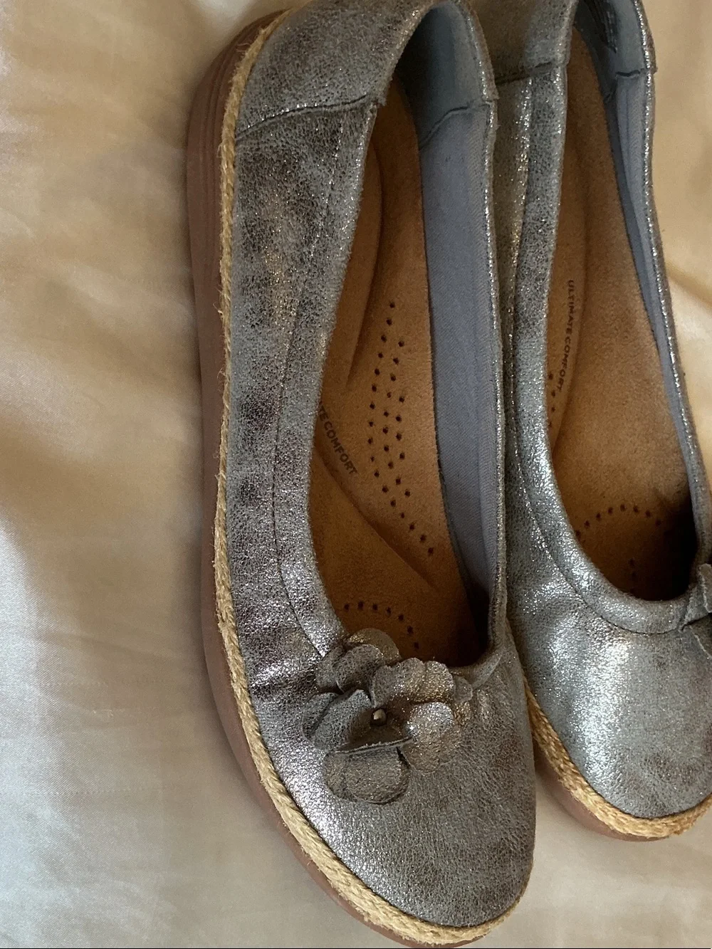 Clarks Collection Ultimate Comfort Silver Espadrille Flats | Women’s Size 8.5 M